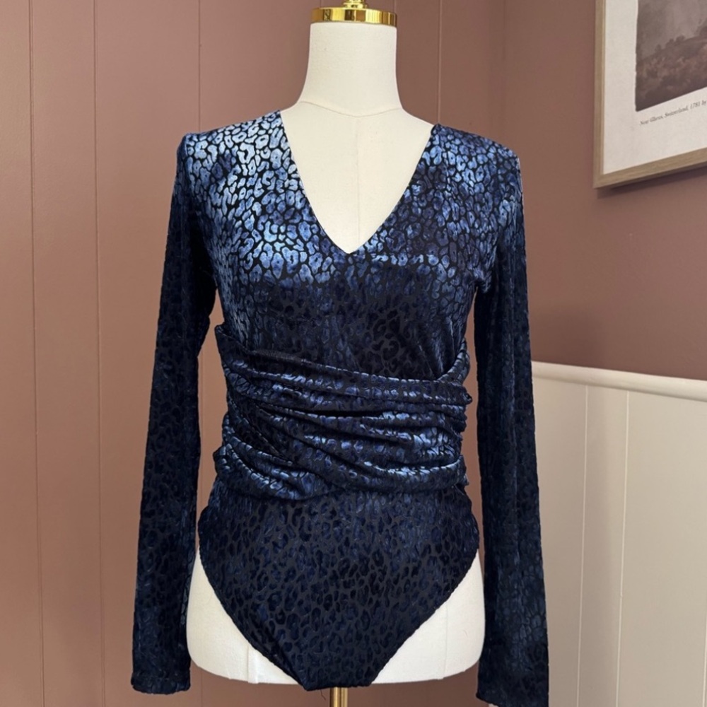 Guess Belinda Animal Print Velvet Long Sleeve Bodysuit - Picture 13 of 13